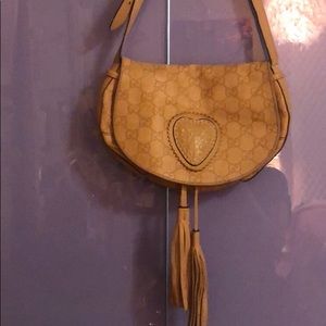 ⭐️Authentic Gucci Tan Leather Pouchette⭐️